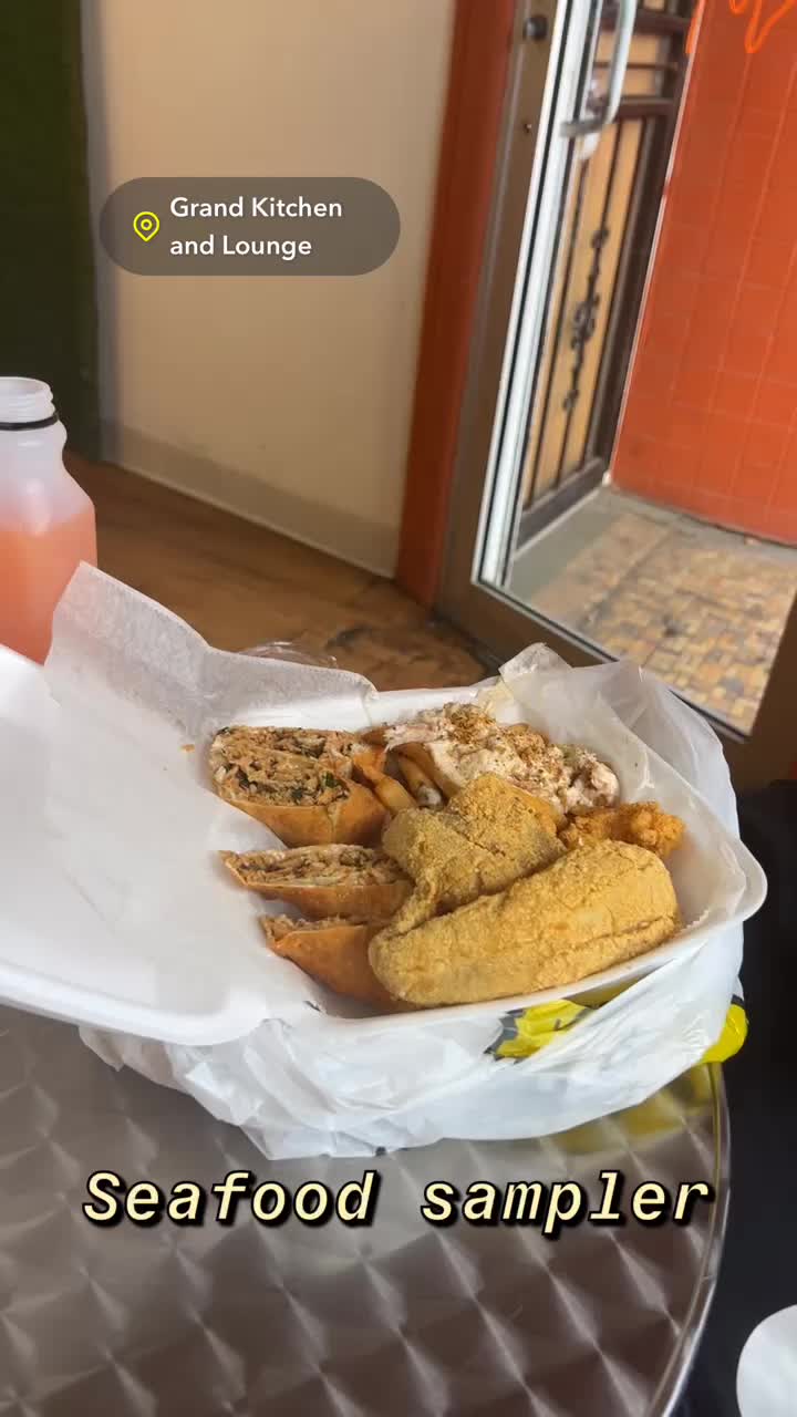 Grand kitchen and lounge