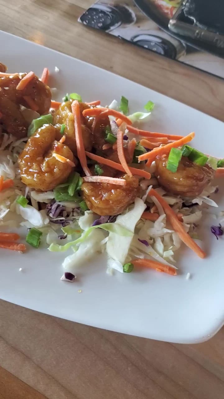 Video review of Boston's Restaurant & Sports Bar