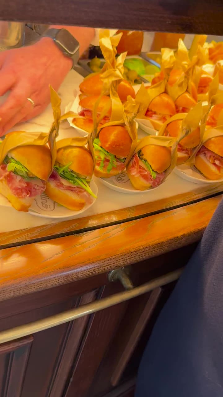 Video review of Bar Pisellino