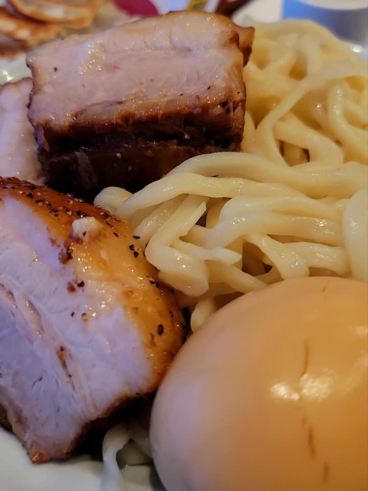 Video review of Menya le Nood