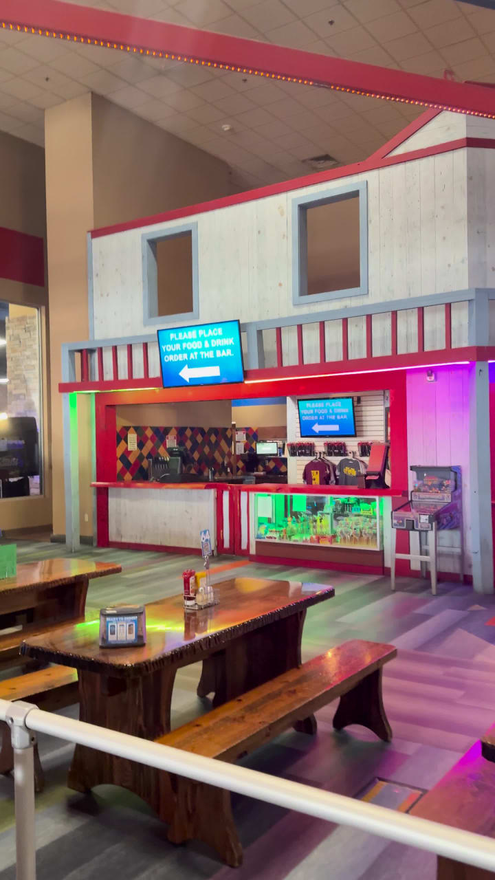 Knuckleheads Trampoline Park • Rides • Bowling