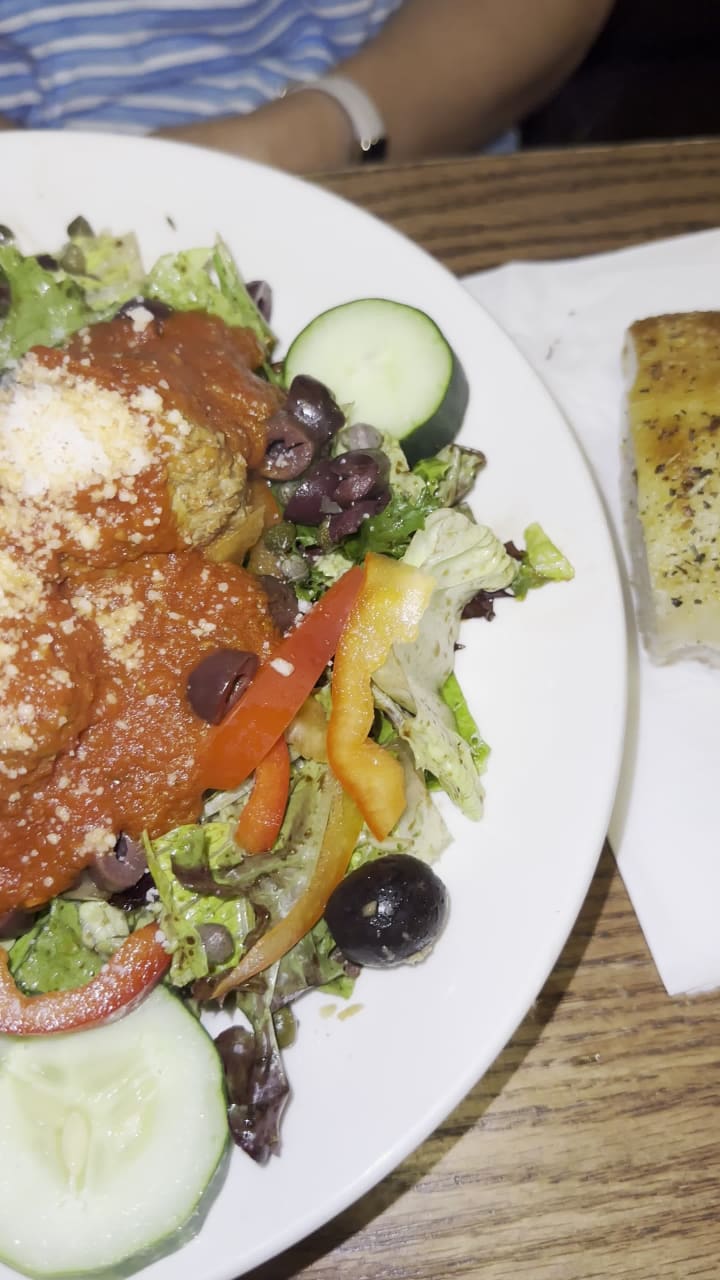 Video review of Joey Garlic's Newington