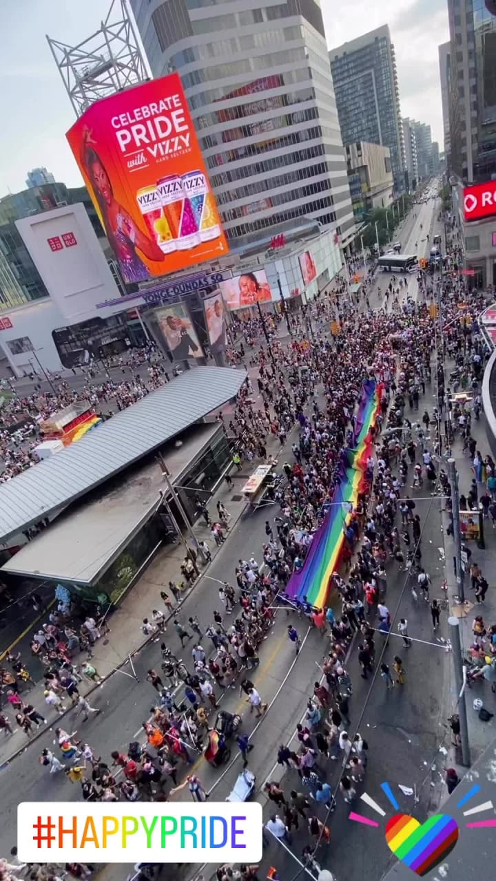 Video review of Yonge-Dundas Square