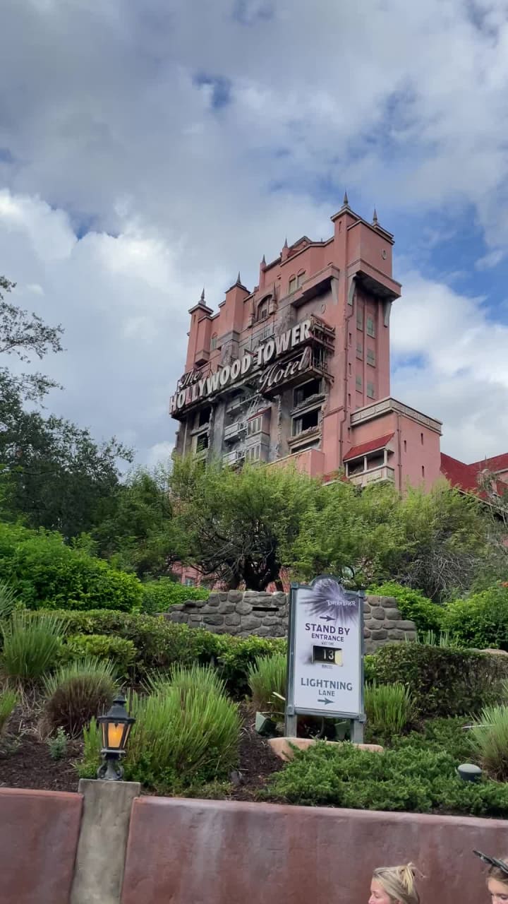 Video review of The Twilight Zone Tower of Terror