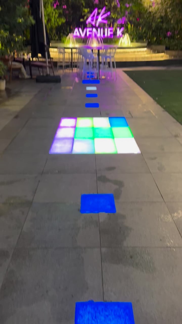 Video review of Avenue K