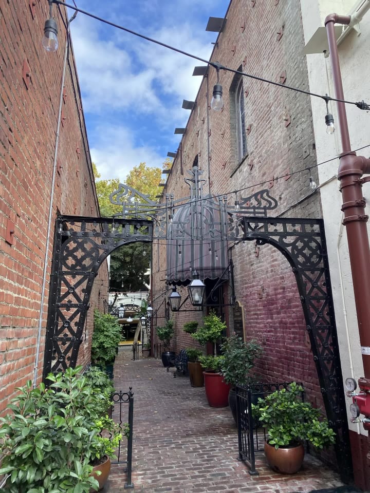 Video review of The Old Spaghetti Factory