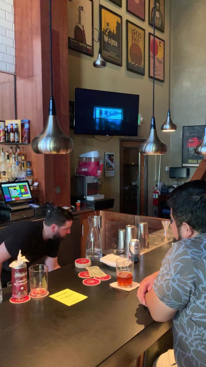 Video review of Laszlo