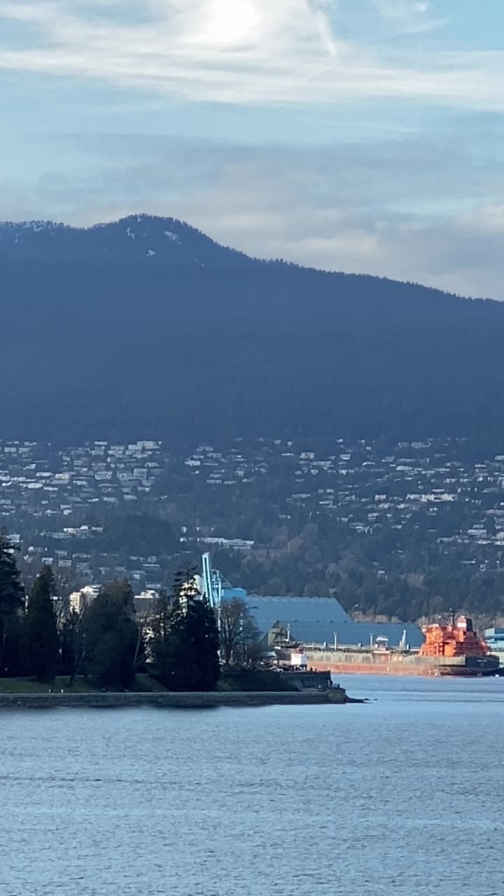 Video review of Canada Place