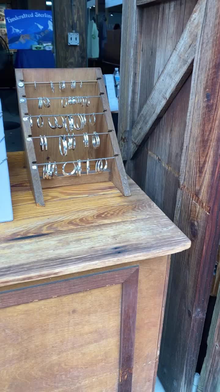 Video review of River Street Market