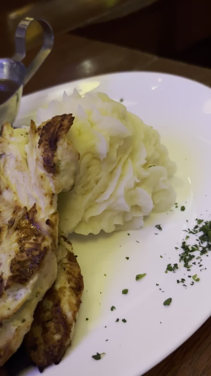 Video review of Connolly's Pub & Restaurant