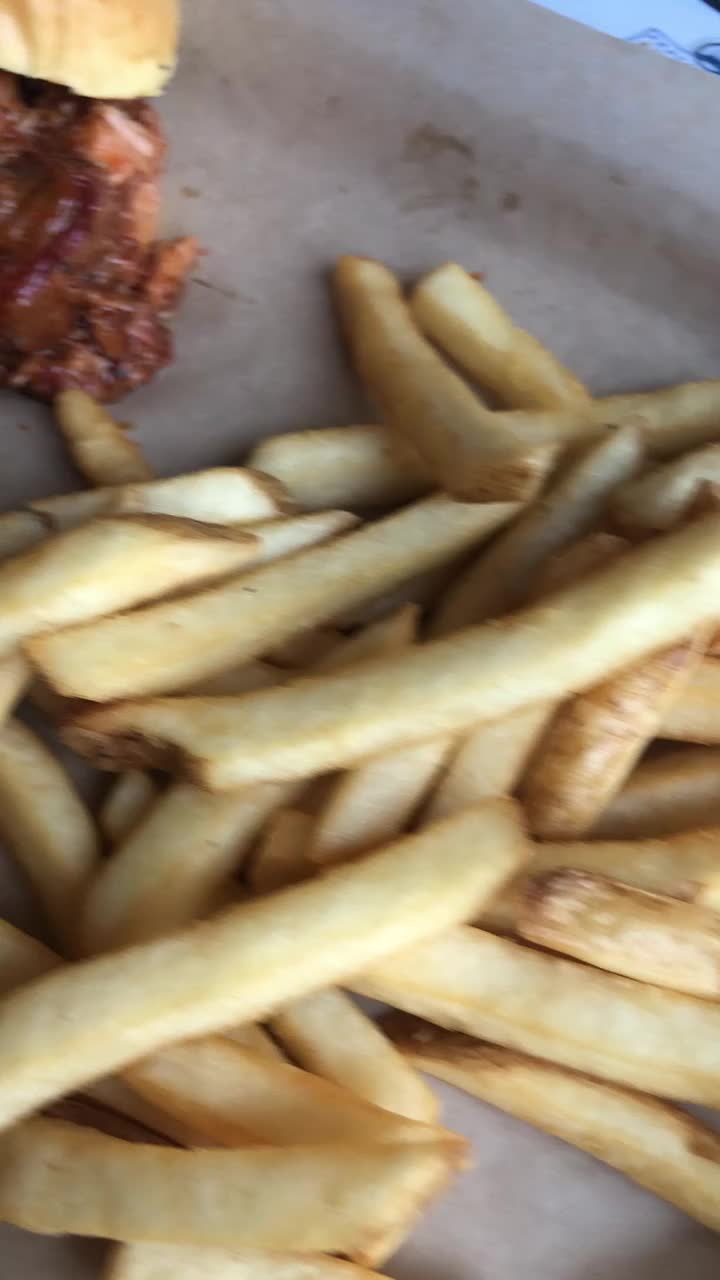 Video review of Pratt Street Ale House