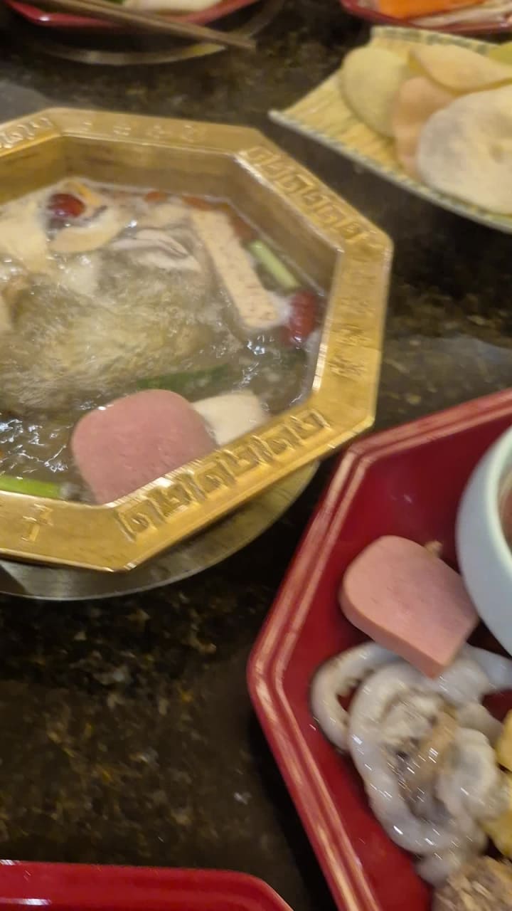 Video review of XiangZi Hot Pot