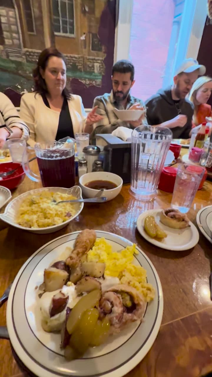 Video review of Monell's Dining & Catering