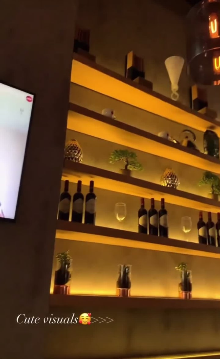 Parrots Restaurant & Café