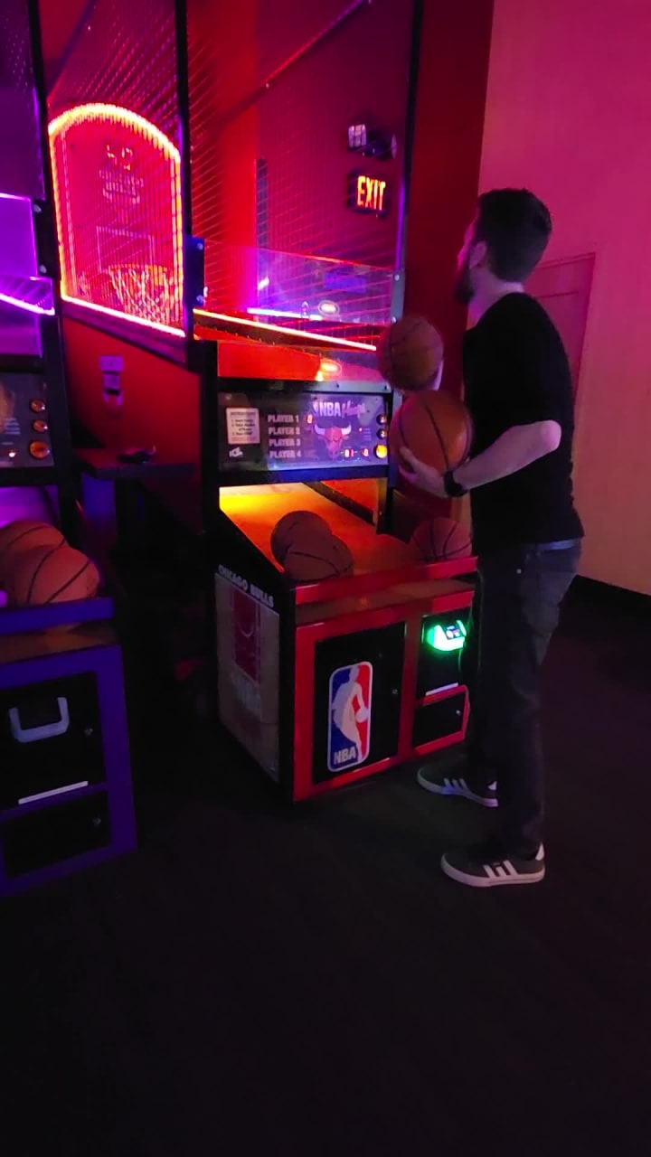 Video review of Lucky Strike Bellevue