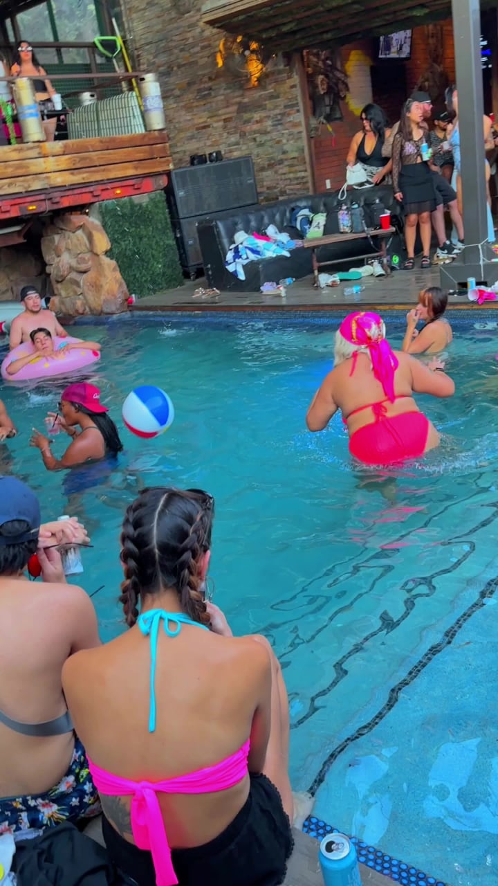 Video review of The Whiskey Garden