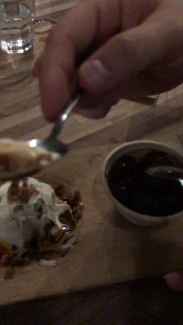 Hot Cakes Molten Chocolate Cakery