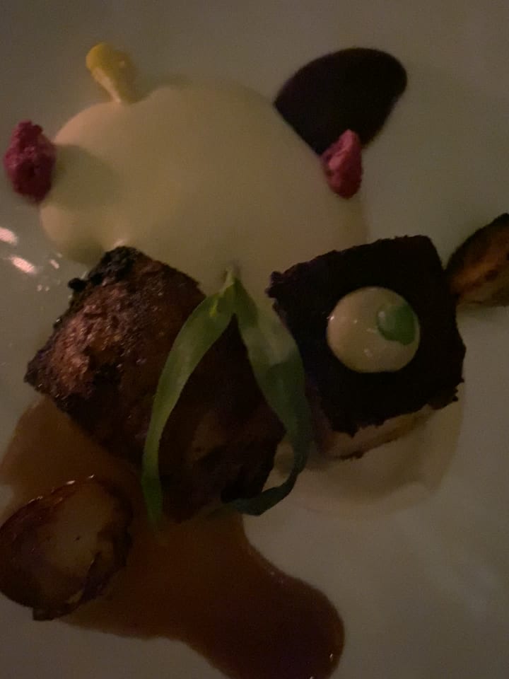 Video review of Café des Artistes