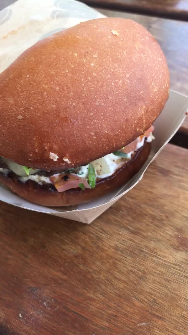 Video review of Gott's Roadside