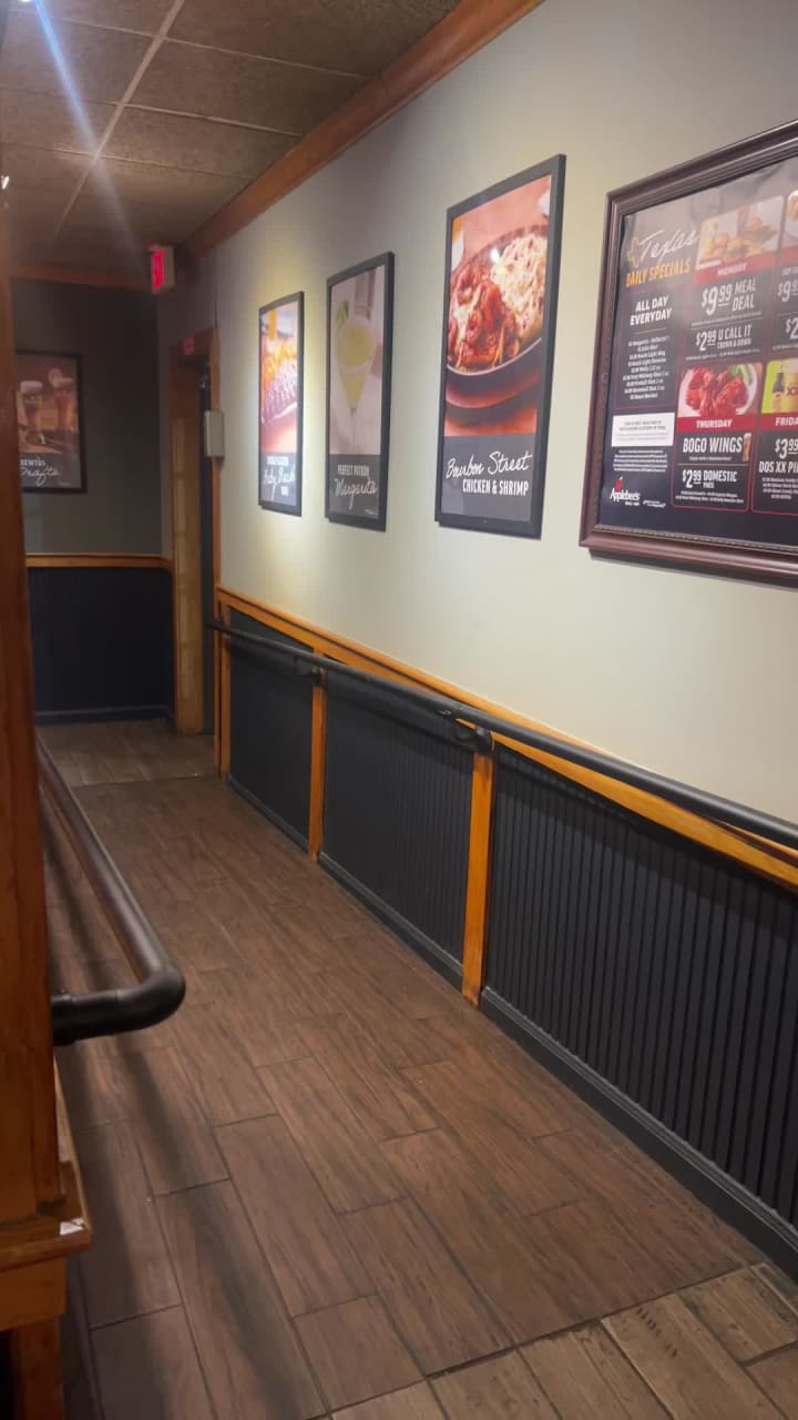 Applebee's Grill + Bar