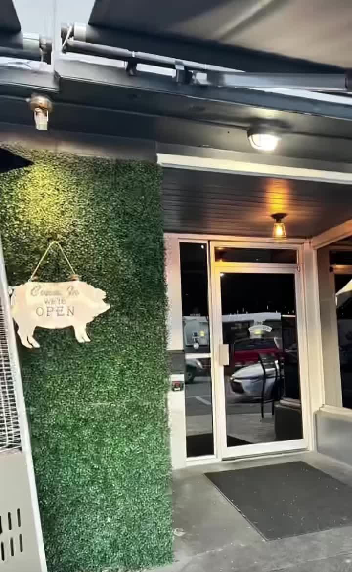 Video review of Southern Social