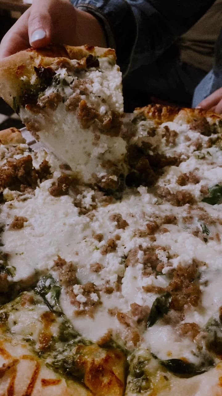 New Yorker Deli & Pizzeria