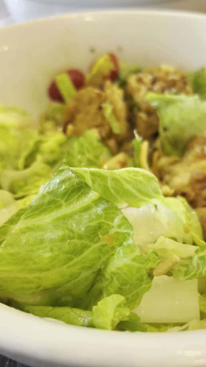 Video review of Lola's Cafe