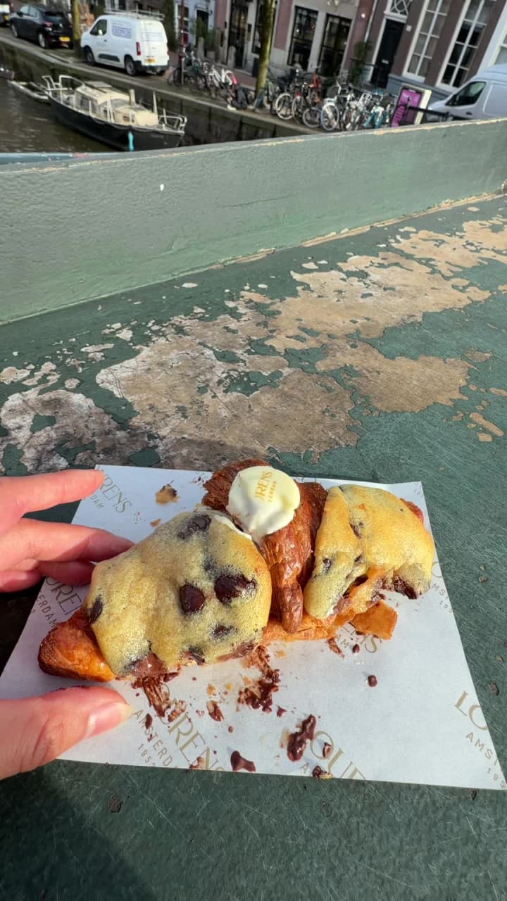 Video review of Café Van Zuylen