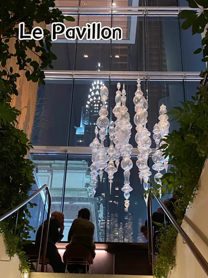 Video review of Le Pavillon