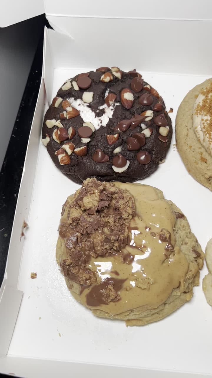 Crumbl Cookies - Naperville