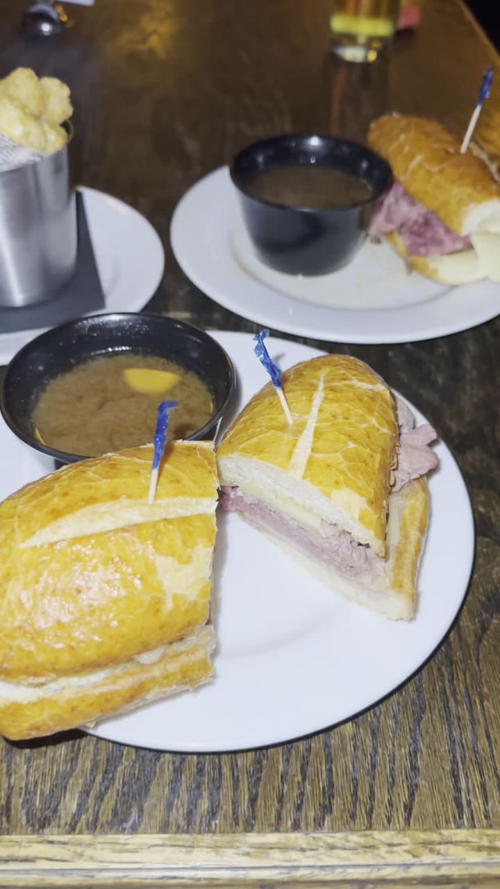 Video review of Cole's French Dip