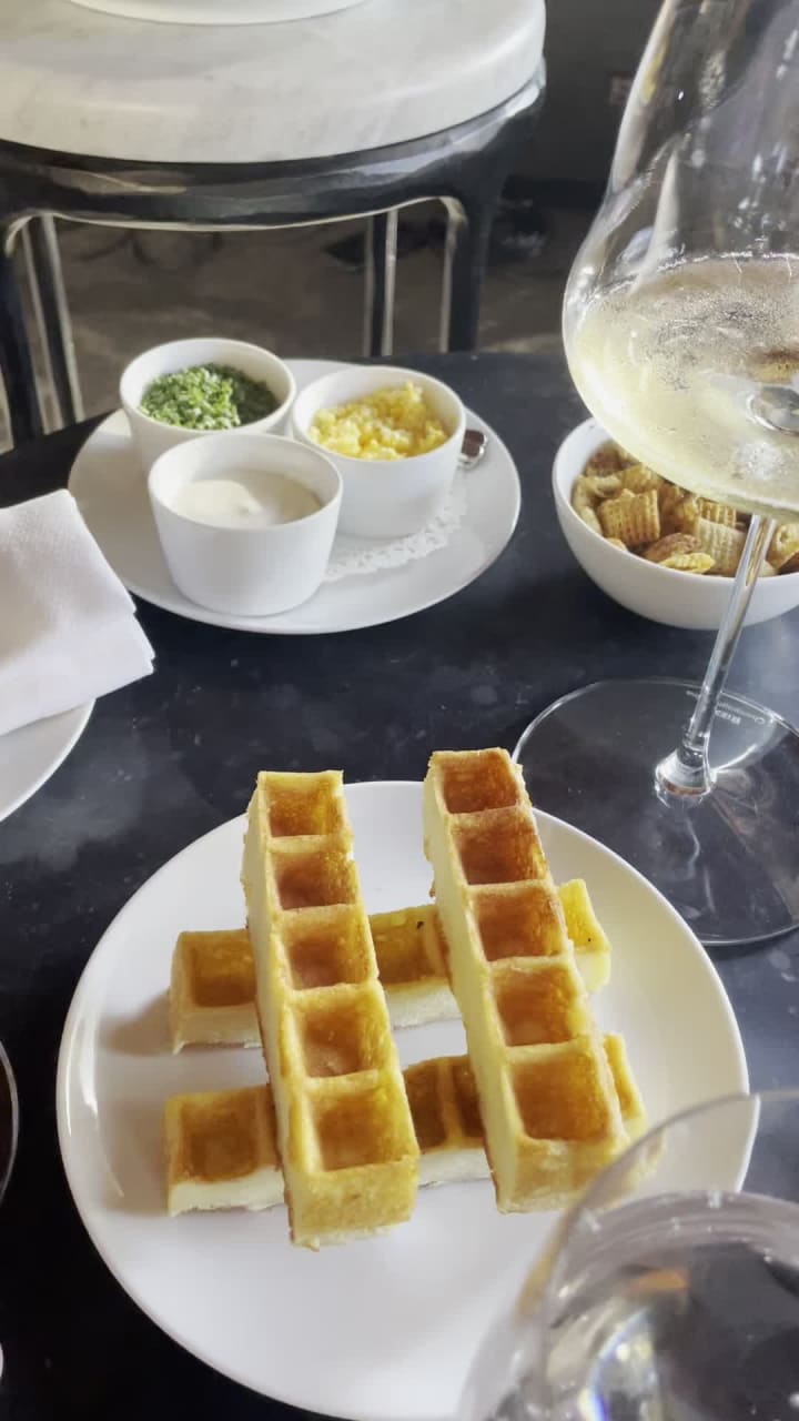 Regiis Ova Caviar & Champagne Lounge