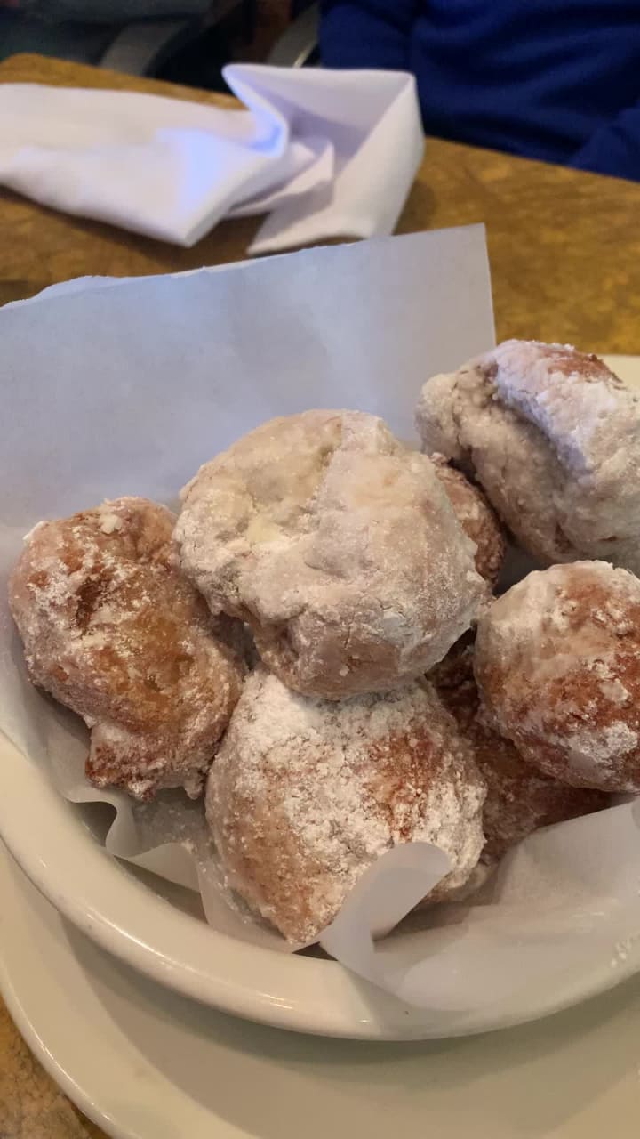 Video review of Grand Lux Cafe