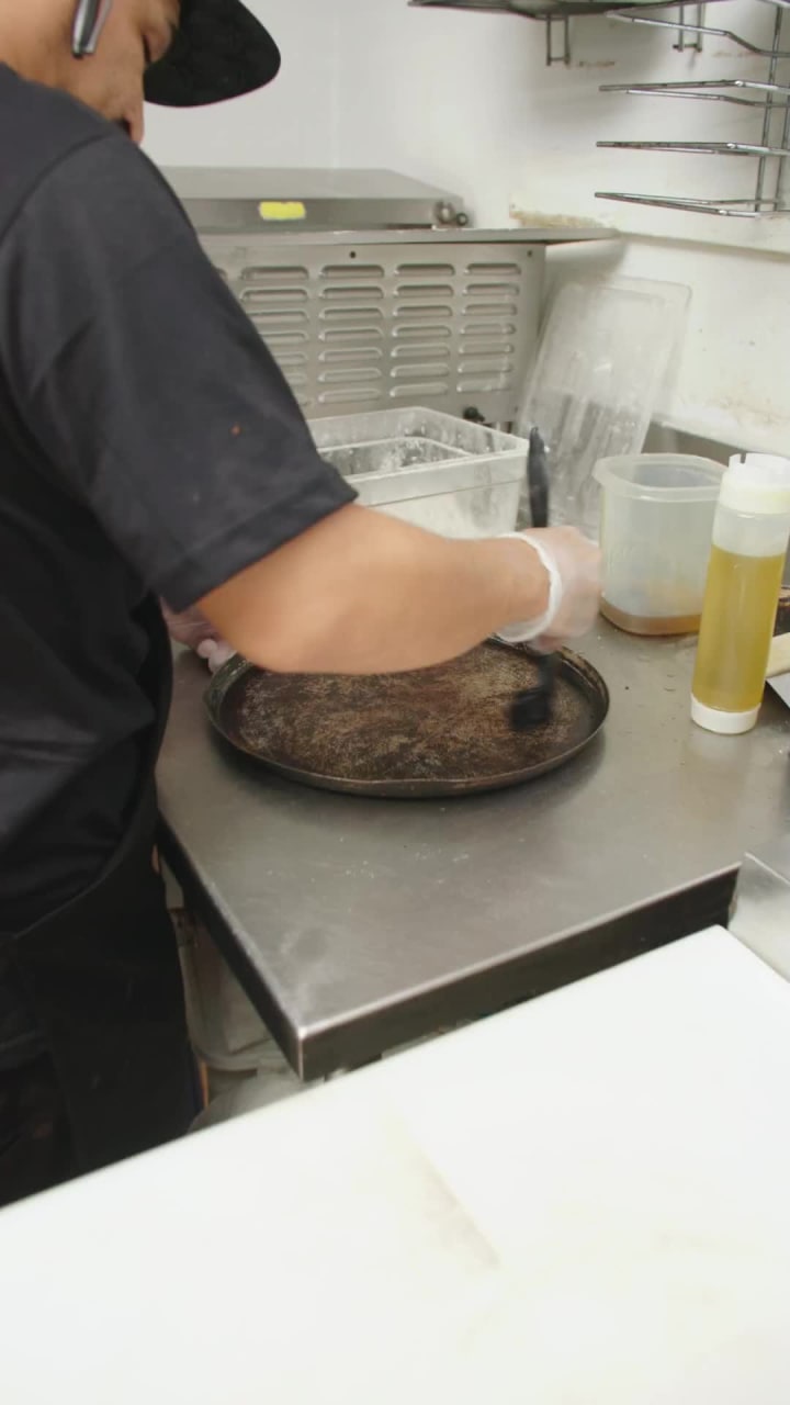 Video review of Pusateri's Chicago Pizza