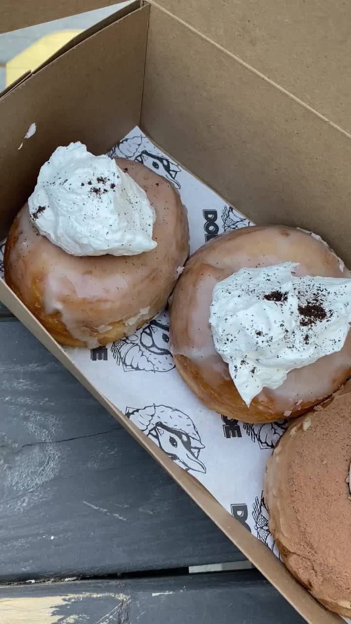 Video review of Doe Donuts