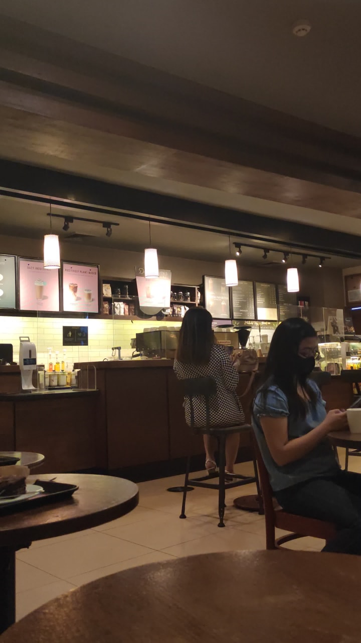 Starbucks - Araneta Colliseum