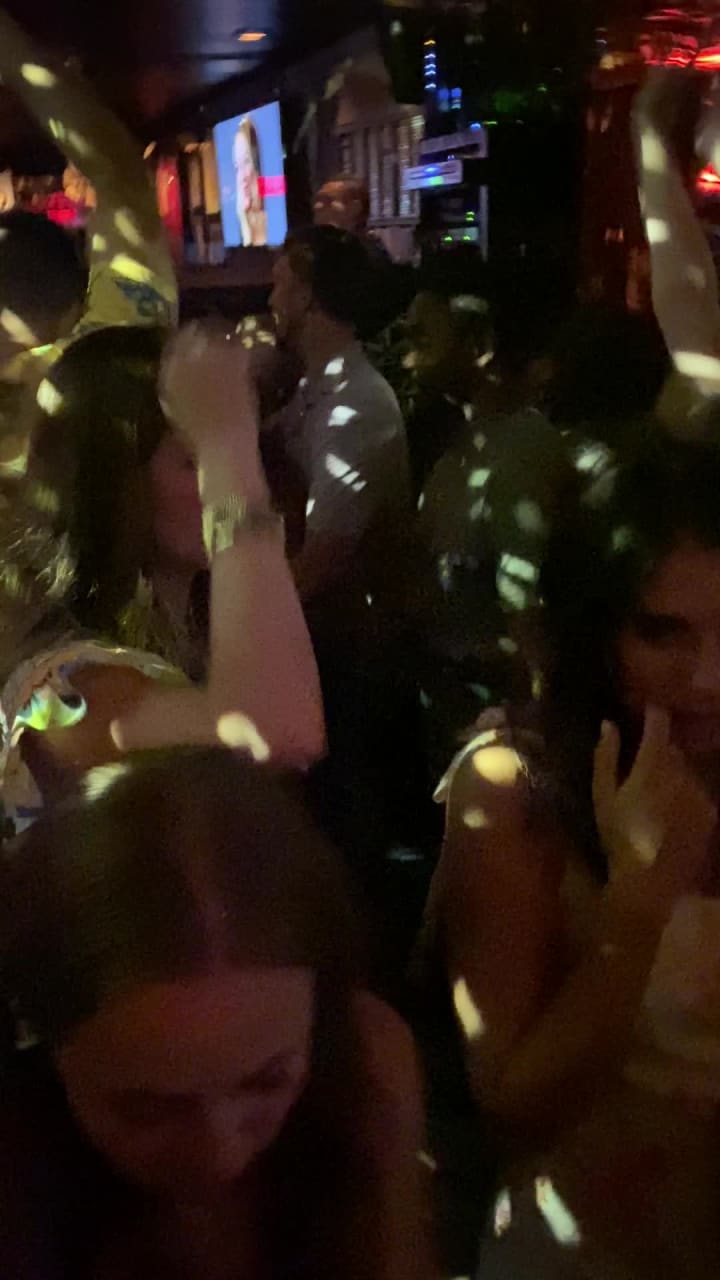 Video review of Johnny's Hideaway