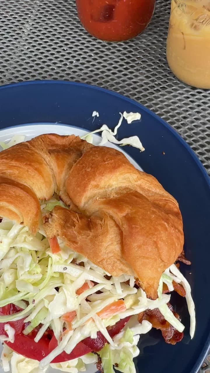 Video review of Lost Dog Cafe