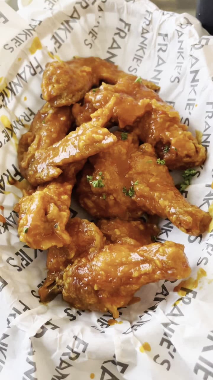 Frankie's New York Buffalo Wings - SM Aura