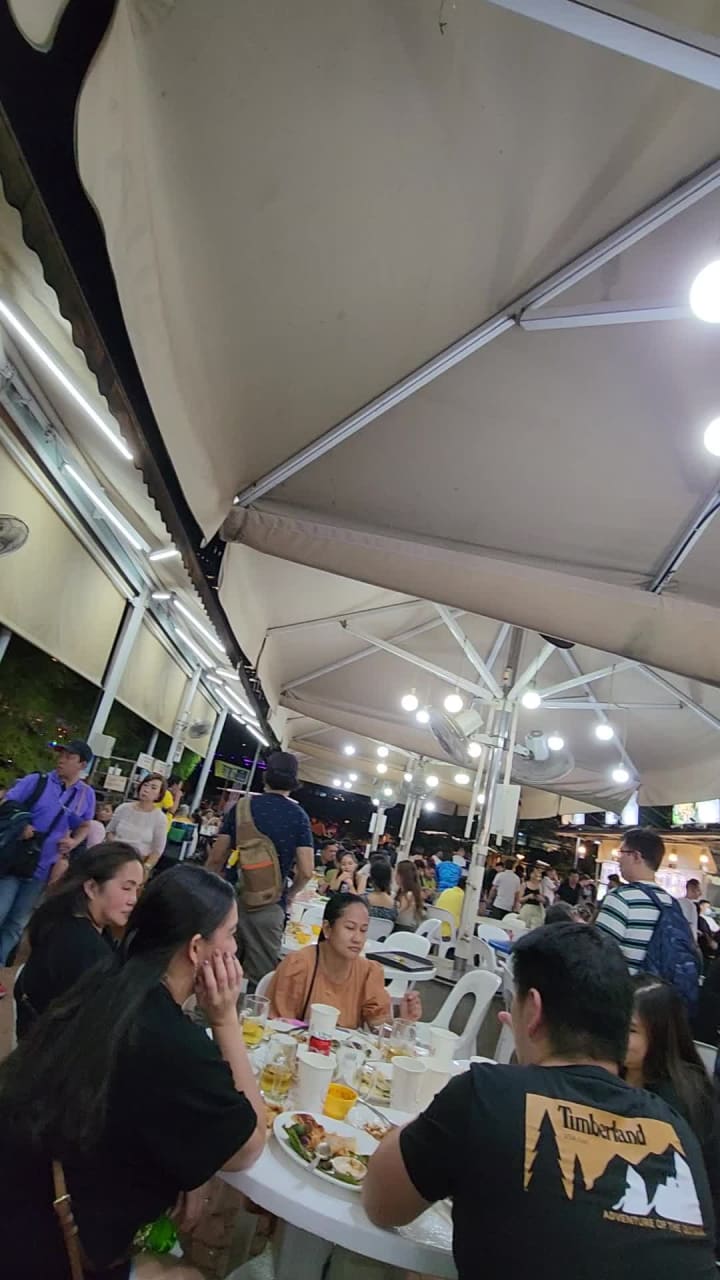 Makansutra Gluttons Bay