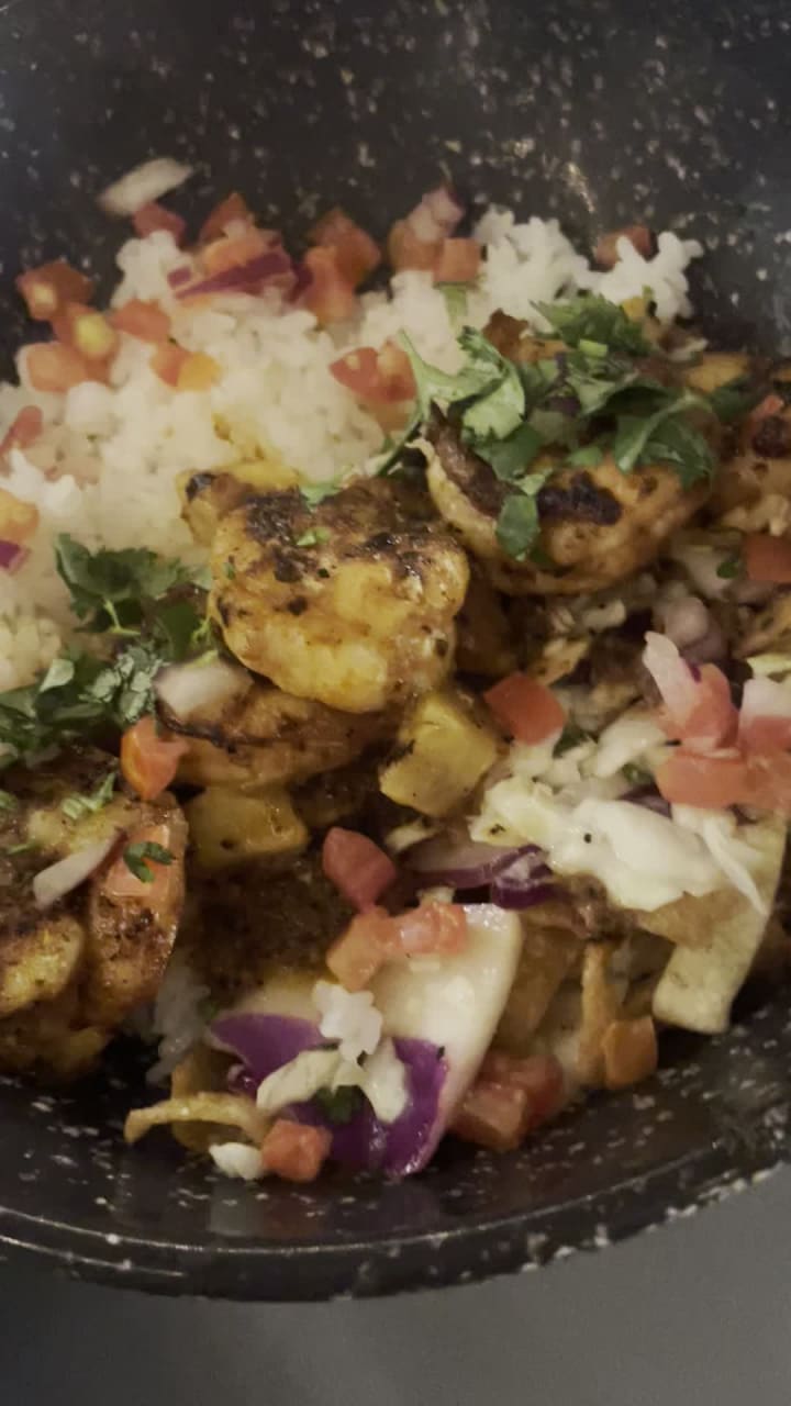 Video review of Tommy Bahama Marlin Bar & Store