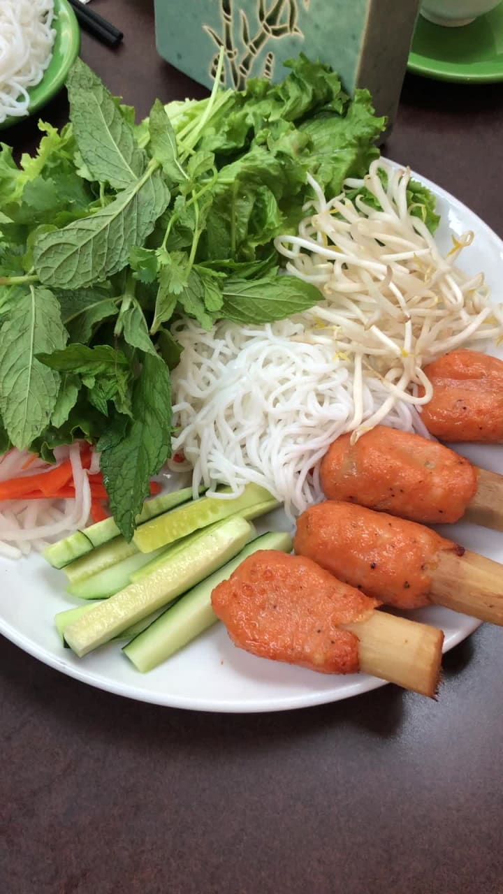 Video review of Phở Văn