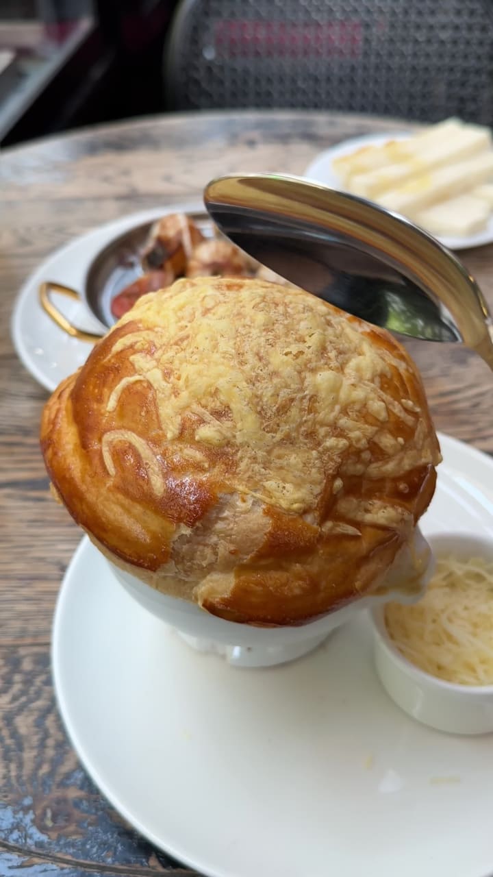 Video review of Bistro Moncur