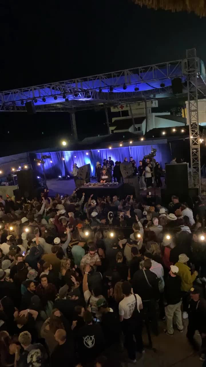 Beach House Bar & Grill