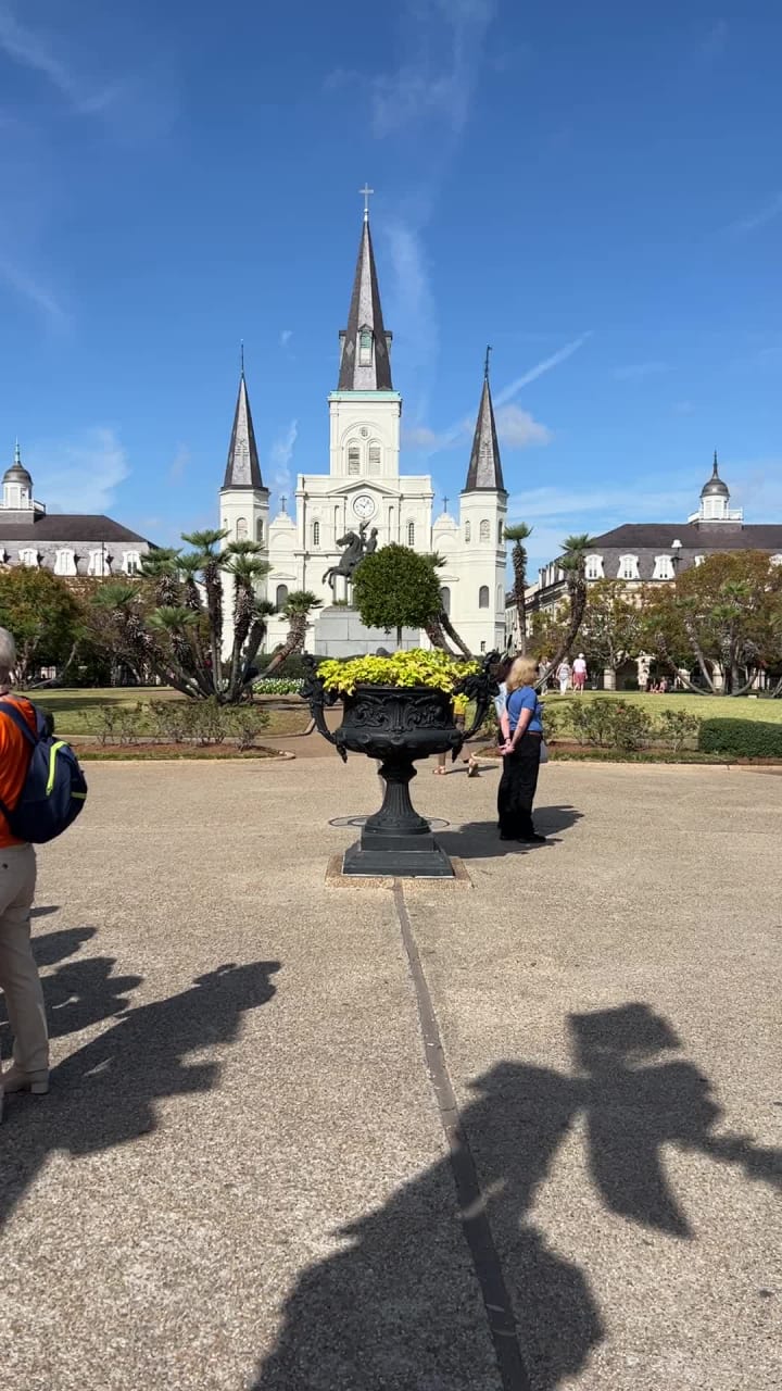 Video review of Jackson Square