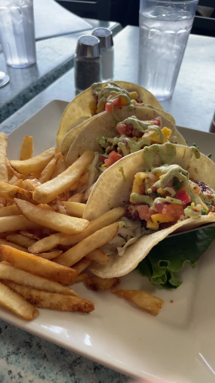 Doc's Marina Grill in Bainbridge Island