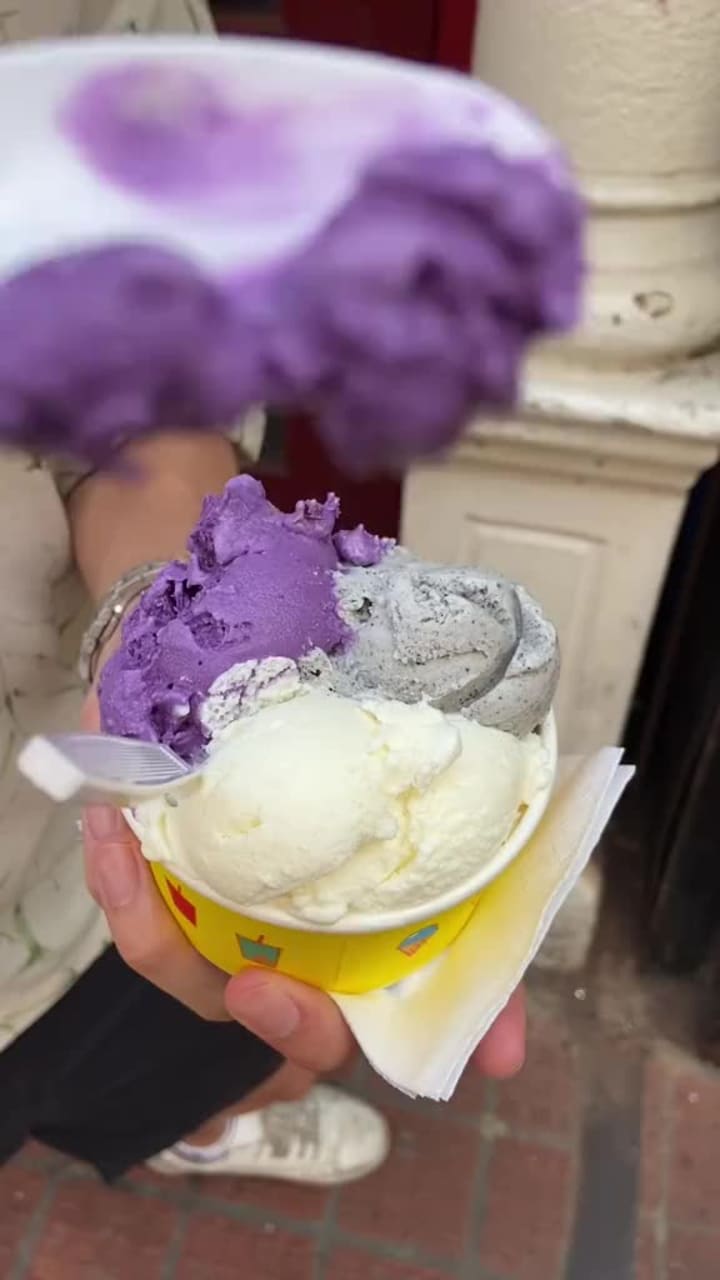 Video review of The Original Chinatown Ice Cream Factory
