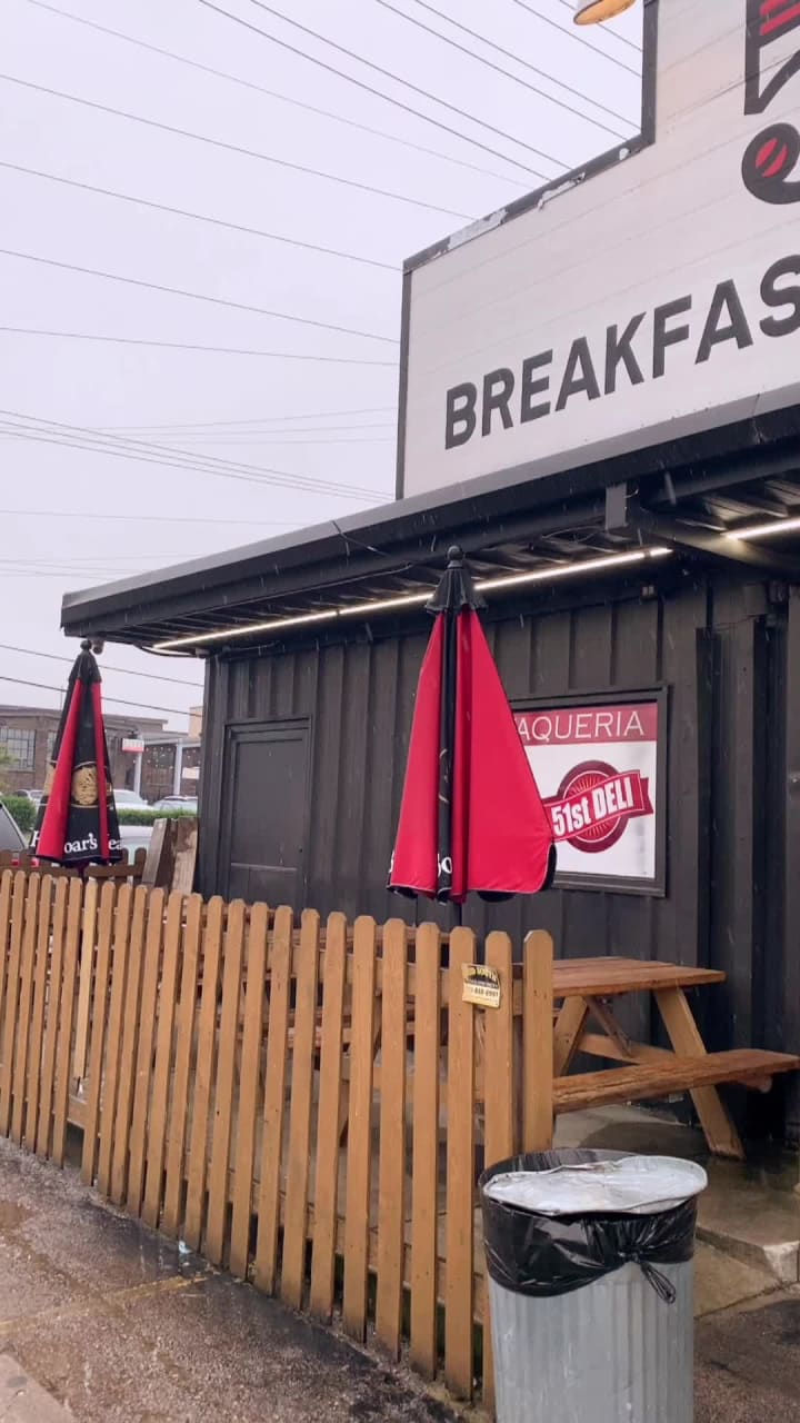 Video review of 51st Deli