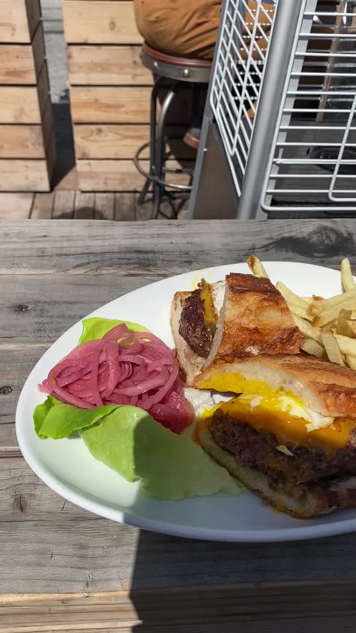 Video review of Balboa Cafe