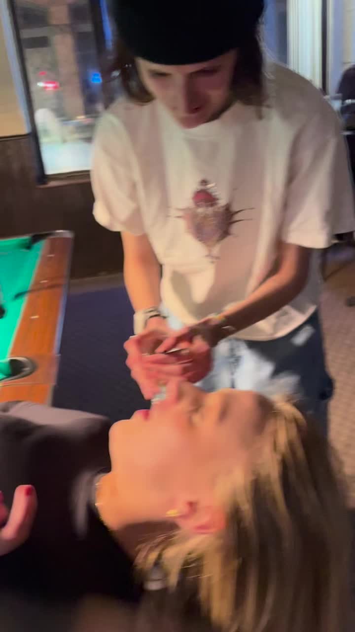 Video review of Dee's Cafe